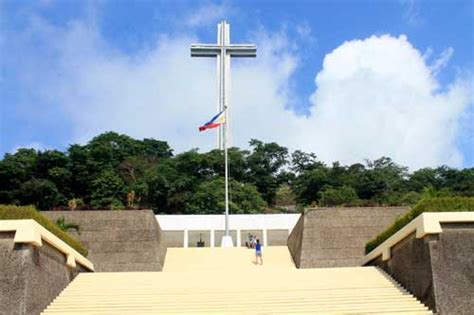 Mount Samat's Dambana ng Kagitingan (Shrine of Valor) - Freedom Wall