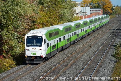 A GO Train in 100% new colour : r/toronto