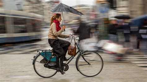 Panning in Amsterdam: Take and Make Great Photography with Gavin Hoey: AdoramaTV - YouTube