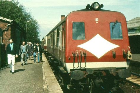 Train at Dunmurry station © Albert Bridge :: Geograph Ireland