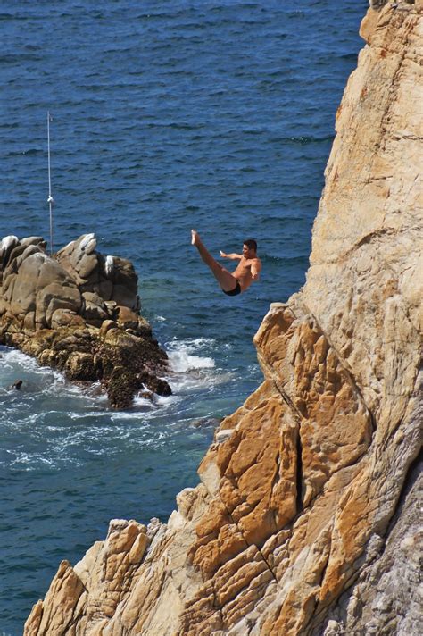 bkomeara-travelblog: Acapulco Cliff divers