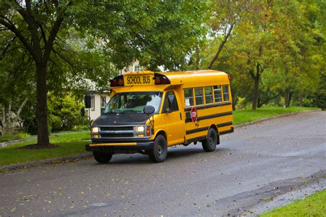 Field Trip Bus Rentals - Rent a School Bus for Field Trips | Bus.com