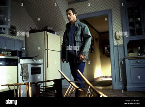 MEL GIBSON, SIGNS, 2002 Stock Photo - Alamy