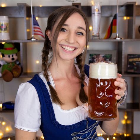 "Feli From Germany" Youtube Vlogger Wearing Dirndl And Holding A Beer Photo 2 : r/dirndls