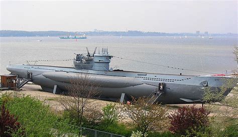Saddle tank (submarine) - Wikipedia