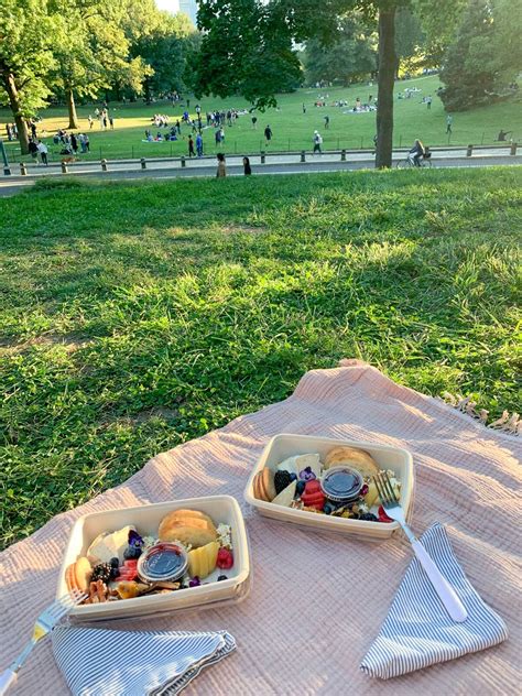 How to Picnic: An Easy & Chic Guide for Anywhere in the World — Monica ...