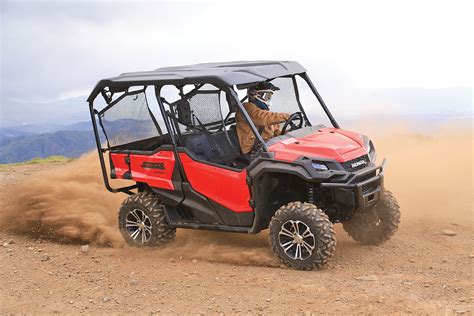 SHOOTOUT: HONDA PIONEER 1000-5 DELUXE VS. POLARIS GENERAL 1000 EPS DELUXE | Dirt Wheels Magazine