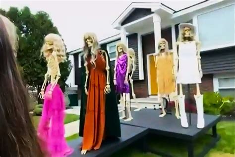 Videos: Taylor Swift Halloween Display in MA is Going Viral