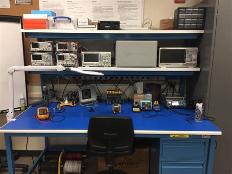 My lab got a new workbench. I'm digging it : electronics