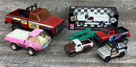 Group of metal & plastic toy trucks - Schneider Auctioneers LLC