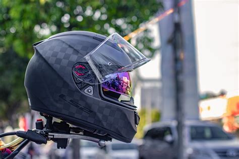 Motorcycle Helmet Types: Choosing the Best One for You - Phoenix ...