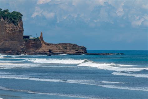 Cliffs - Olon Beach, Ecuador 2017 | az5654 | Flickr