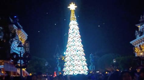 Hong Kong Disneyland Christmas Tree light cemory full show - YouTube