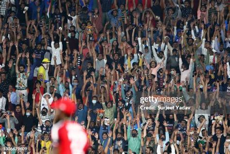 India Cricket Stadium Crowd Photos and Premium High Res Pictures ...