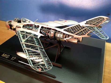 Trumpeter 1/32 Mig 17...cutaway. | Model aircraft, Model airplanes ...