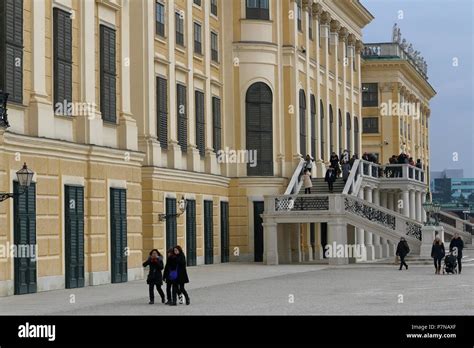 Schonbrunn palace winter hi-res stock photography and images - Alamy