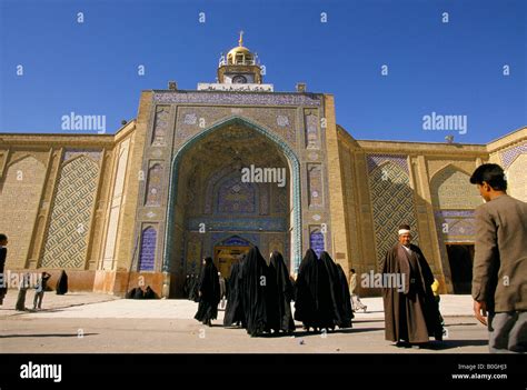 Pilgrims and Scholars at the Shrine of the Imam Ali, Najaf, Iraq Stock Photo - Alamy