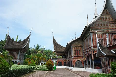 Padang: Gateway to Minang Highlands - Indonesia Travel