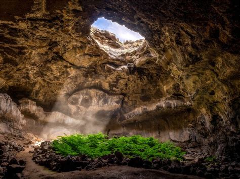 Spectacular Cave Exploration: The 10 Most Amazing Caves in the World ...