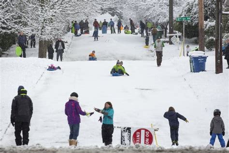 Snows Smack Seattle, Where Winter Is Supposed to Be About Rain - The New York Times