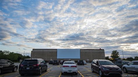 Town denies extension of Marcus Majestic's outdoor cinema permit - Milwaukee Business Journal