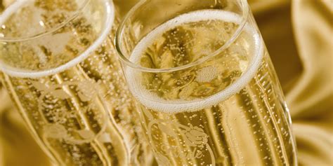 The Difference Between Champagne And Sparkling Wine, Explained | HuffPost