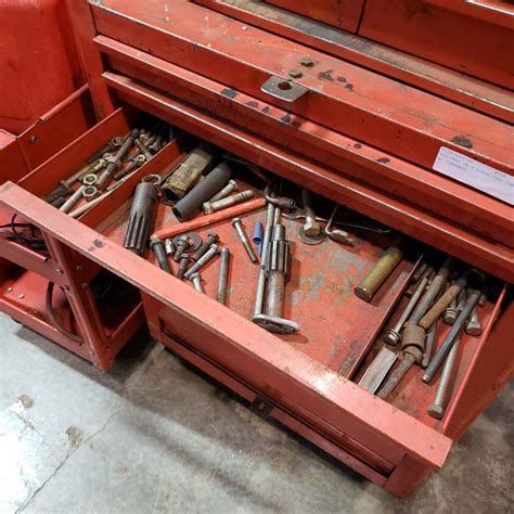 RED SNAP ON 2 PIECE TOOL CHEST W/ CONTENTS