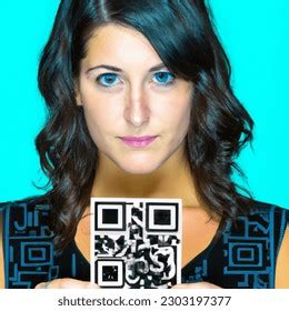 「Bold Portrait Photo Qr Code Security」のAI生成画像、2303197377 | Shutterstock