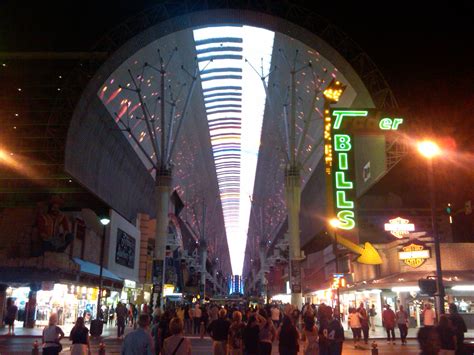 File:Fremont Street Experience.jpg - Wikimedia Commons