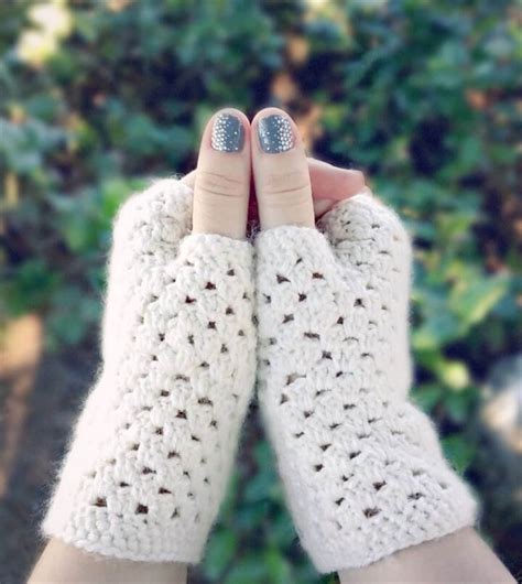 20 Easy Crochet Fingerless Gloves Pattern