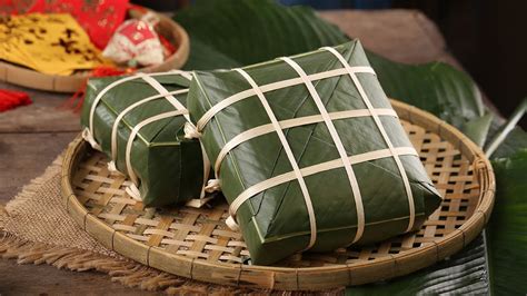 How sticky rice cake (bánh chưng) becomes an iconic symbol of New Year ...