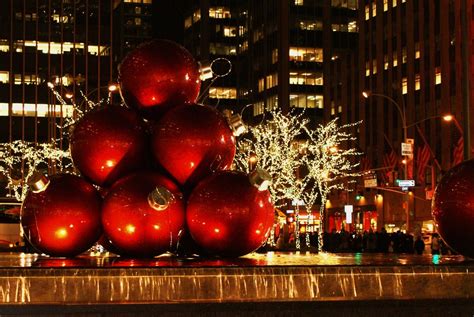 NEW YORK CHRISTMAS DECORATIONS | ... new york city across manhattan ...