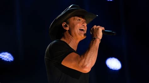 Tim McGraw celebrates new album, 'Standing Room Only,' on 'GMA' - 95.5 WTVY