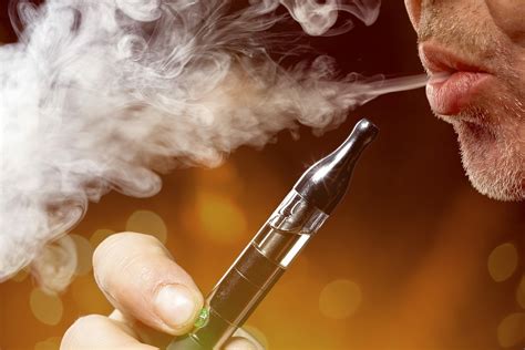 E-Cigarettes Show Surprising Efficacy in Smoking Cessation | RT