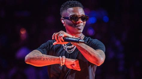 Wizkid fans breach O2 Arena security to break into gig - BBC News