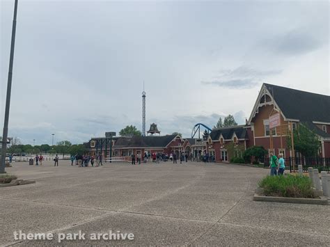 Entrance at Kentucky Kingdom | Theme Park Archive