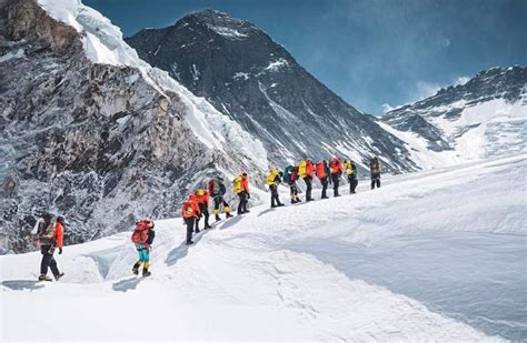 China to Build Separation Line on Mt. Everest to Prevent COVID-19 ...