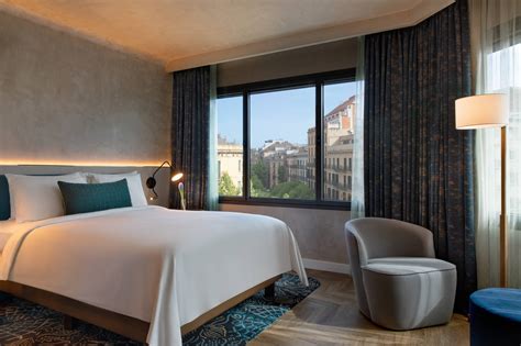 Luxury Suites in Barcelona | Renaissance Barcelona Hotel