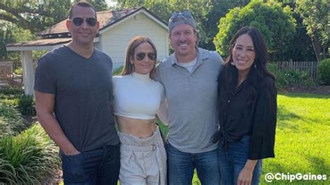 Jennifer Lopez and Alex Rodriguez hang out with Chip and Joanna Gaines in Waco, Texas - ABC7 Chicago