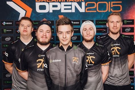 20 of the best eSports teams from worst to best dressed