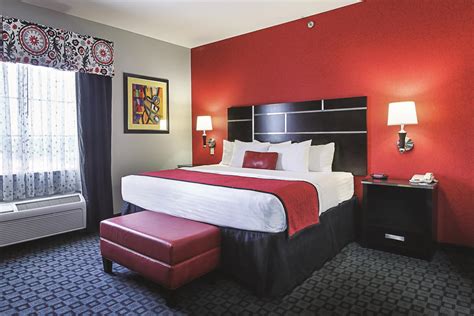 La Quinta Inn & Suites by Wyndham Dallas - Hutchins | Hutchins, TX Hotels