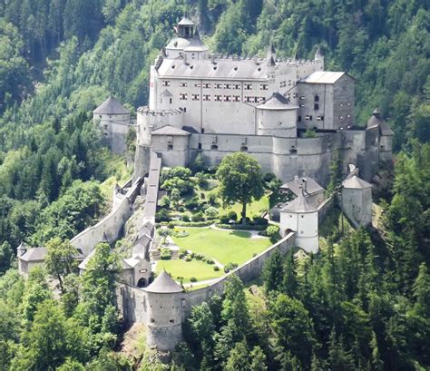 Werfen (Salzburgerland) - Castle / Burg / Château "Hohenwerfen" | Castle, Austria travel, Places ...