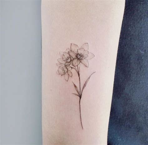 Forget About Your Zodiac Sign — These Gorgeous Birth Flower Tattoos Are ...