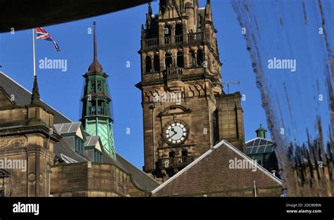 Sheffield Town Hall tower, clock and gardens fountain Stock Photo - Alamy