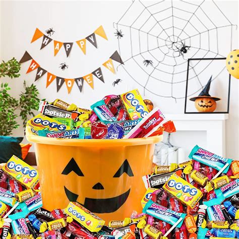 5 LB Bulk Halloween Candy Variety Pack with Tootsie Rolls, Pops, Laffy Taffy, Dots, Twizzlers ...