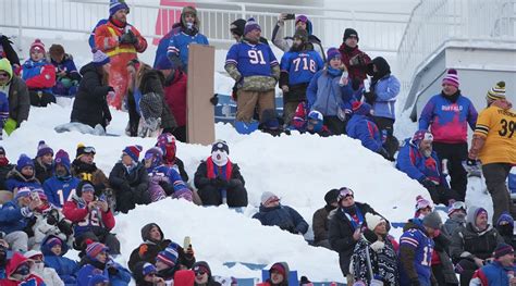 Bills Fans Use Snow to Create Beautiful Touchdown…