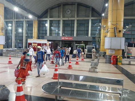 Passengers At Lokmanya Tilak Terminus To Board Outstation Trains, In Mumbai Photos: HD Images ...