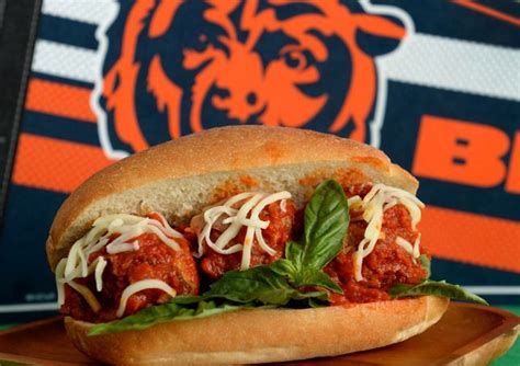 Chicago Bears tailgate fare with the new chef at the Chicago Athletic Association’s Cindy’s ...