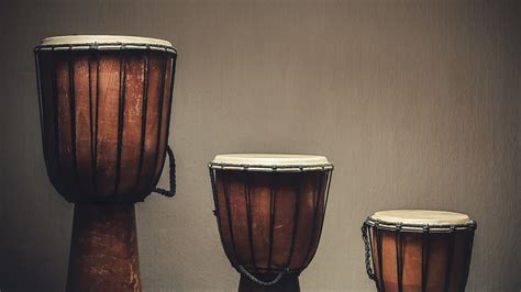 How to Play the Djembe: A Beginner’s Guide to Djembe Drums - 2022 ...