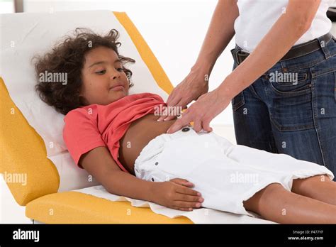 ABDOMEN PALPATION, CHILD Stock Photo - Alamy